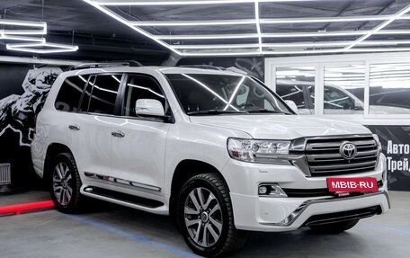 Toyota Land Cruiser 200, 2017 год, 5 150 000 рублей, 3 фотография