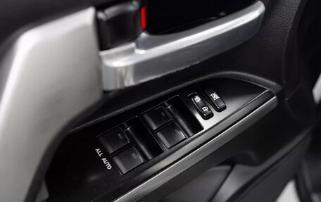 Toyota Land Cruiser 200, 2017 год, 5 150 000 рублей, 37 фотография