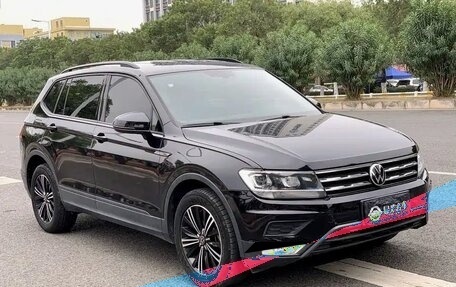 Volkswagen Tiguan II, 2021 год, 1 750 000 рублей, 3 фотография