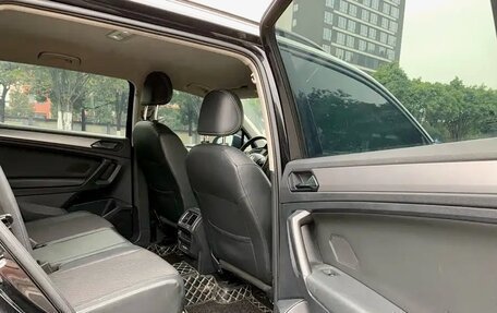 Volkswagen Tiguan II, 2021 год, 1 750 000 рублей, 14 фотография