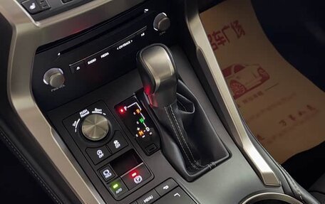 Lexus NX I, 2019 год, 3 050 000 рублей, 8 фотография