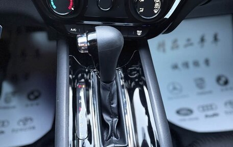 Honda Vezel, 2022 год, 1 750 000 рублей, 12 фотография