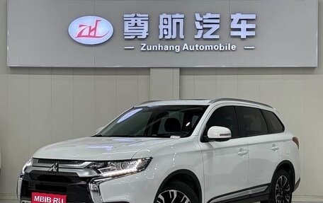 Mitsubishi Outlander III рестайлинг 3, 2021 год, 2 000 000 рублей, 1 фотография