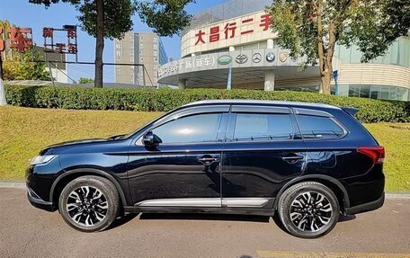 Mitsubishi Outlander III рестайлинг 3, 2021 год, 1 900 000 рублей, 6 фотография