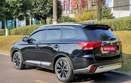 Mitsubishi Outlander III рестайлинг 3, 2021 год, 1 900 000 рублей, 8 фотография