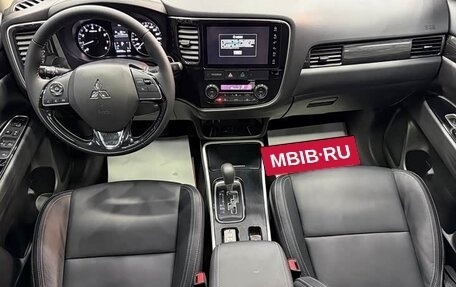 Mitsubishi Outlander III рестайлинг 3, 2021 год, 2 000 000 рублей, 16 фотография
