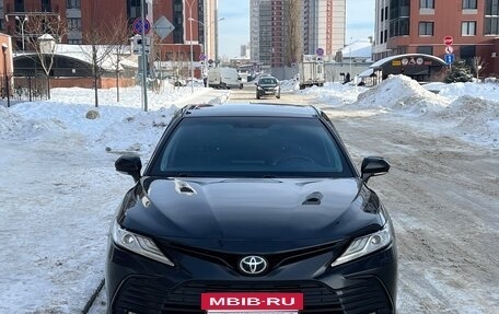 Toyota Camry, 2021 год, 3 099 000 рублей, 2 фотография