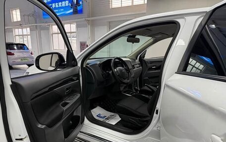 Mitsubishi Outlander III рестайлинг 3, 2022 год, 2 050 000 рублей, 2 фотография