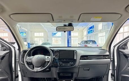 Mitsubishi Outlander III рестайлинг 3, 2022 год, 2 050 000 рублей, 14 фотография