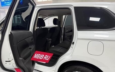 Mitsubishi Outlander III рестайлинг 3, 2022 год, 2 050 000 рублей, 13 фотография