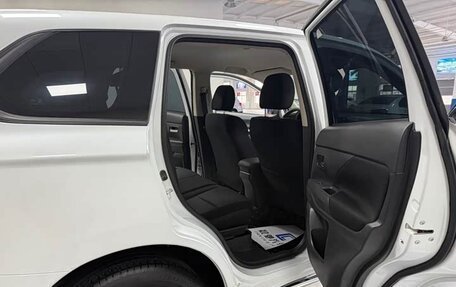 Mitsubishi Outlander III рестайлинг 3, 2022 год, 2 050 000 рублей, 16 фотография