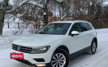 Volkswagen Tiguan II, 2016 год, 2 750 000 рублей, 2 фотография