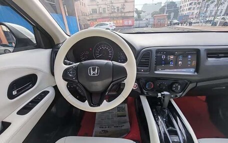 Honda Vezel, 2022 год, 1 400 000 рублей, 15 фотография