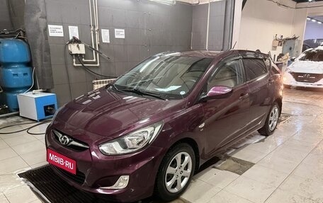 Hyundai Solaris II рестайлинг, 2012 год, 915 000 рублей, 1 фотография