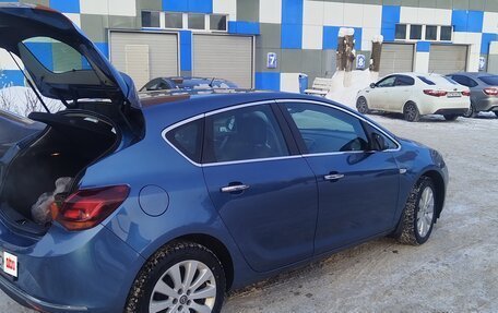 Opel Astra J, 2013 год, 800 000 рублей, 3 фотография
