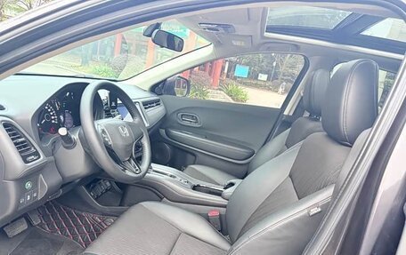 Honda Vezel, 2021 год, 1 350 000 рублей, 15 фотография