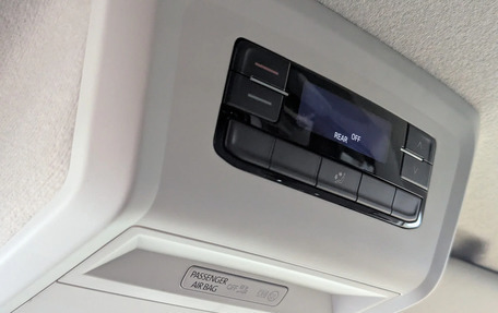 Volkswagen Caravelle T6 рестайлинг, 2024 год, 9 960 000 рублей, 10 фотография