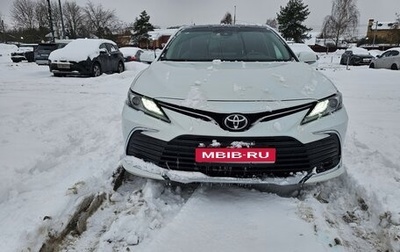 Toyota Camry, 2023 год, 3 990 000 рублей, 1 фотография