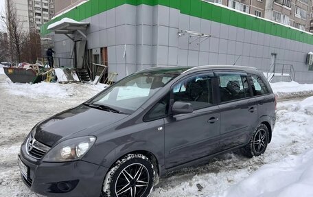 Opel Zafira B, 2011 год, 985 000 рублей, 1 фотография