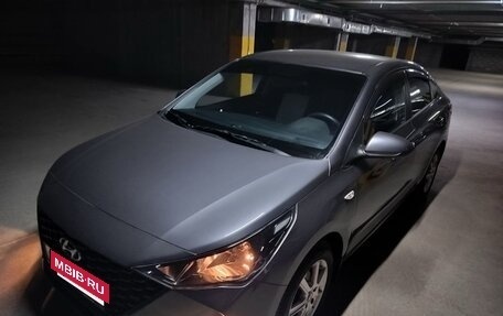 Hyundai Solaris II рестайлинг, 2021 год, 1 700 000 рублей, 2 фотография