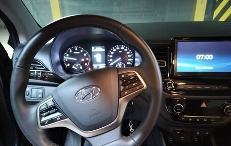 Hyundai Solaris II рестайлинг, 2021 год, 1 700 000 рублей, 12 фотография