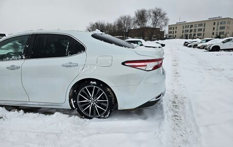 Toyota Camry, 2023 год, 3 990 000 рублей, 6 фотография