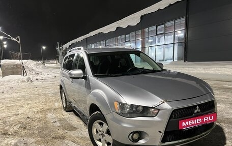Mitsubishi Outlander III рестайлинг 3, 2009 год, 900 000 рублей, 2 фотография