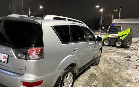 Mitsubishi Outlander III рестайлинг 3, 2009 год, 900 000 рублей, 3 фотография