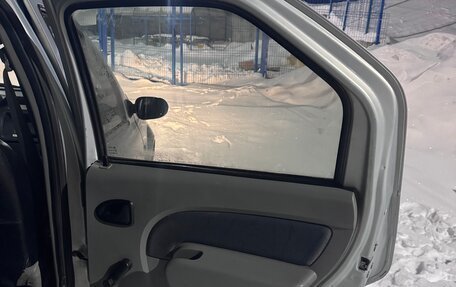 Renault Logan I, 2006 год, 365 000 рублей, 11 фотография