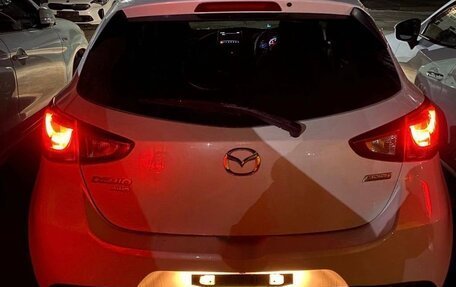 Mazda Demio IV, 2015 год, 1 200 000 рублей, 2 фотография