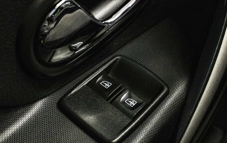 Renault Logan II, 2017 год, 799 000 рублей, 12 фотография