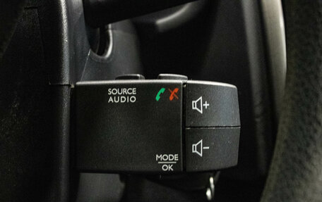 Renault Logan II, 2017 год, 799 000 рублей, 17 фотография