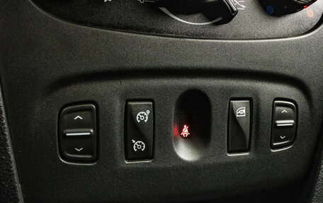 Renault Logan II, 2017 год, 799 000 рублей, 20 фотография