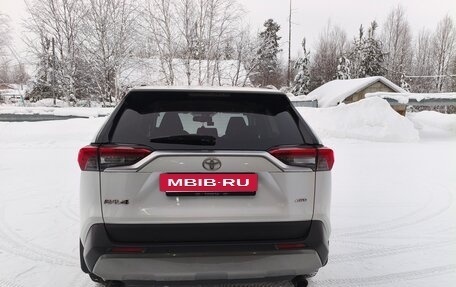 Toyota RAV4, 2020 год, 3 300 000 рублей, 2 фотография