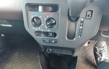 Toyota Roomy I, 2020 год, 1 230 000 рублей, 26 фотография