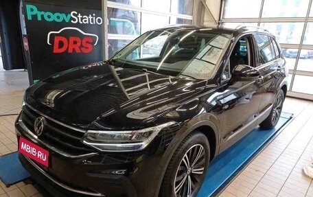 Volkswagen Tiguan II, 2022 год, 2 272 000 рублей, 1 фотография