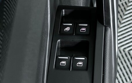 Volkswagen Beetle, 2019 год, 3 359 000 рублей, 13 фотография