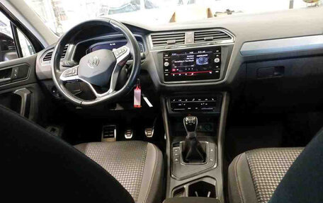 Volkswagen Tiguan II, 2022 год, 2 272 000 рублей, 6 фотография