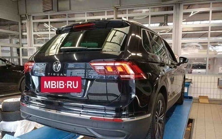 Volkswagen Tiguan II, 2022 год, 2 272 000 рублей, 2 фотография