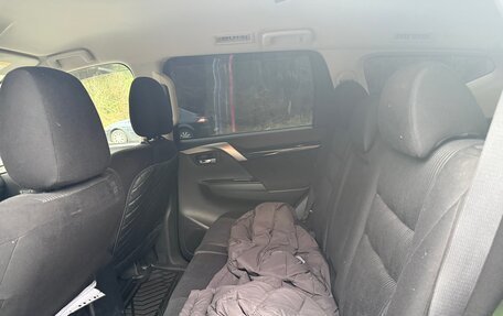 Mitsubishi Pajero Sport III рестайлинг, 2017 год, 2 500 000 рублей, 7 фотография