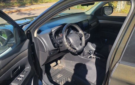 Mitsubishi Outlander III рестайлинг 3, 2016 год, 1 450 000 рублей, 3 фотография