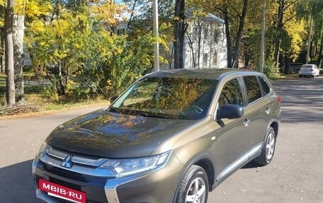 Mitsubishi Outlander III рестайлинг 3, 2016 год, 1 450 000 рублей, 11 фотография