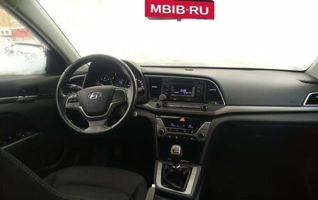 Hyundai Elantra VI рестайлинг, 2016 год, 1 052 000 рублей, 5 фотография