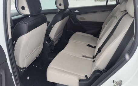 Volkswagen Tiguan II, 2018 год, 2 340 000 рублей, 5 фотография