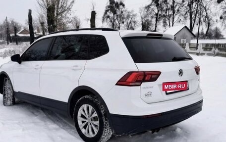 Volkswagen Tiguan II, 2018 год, 2 340 000 рублей, 2 фотография