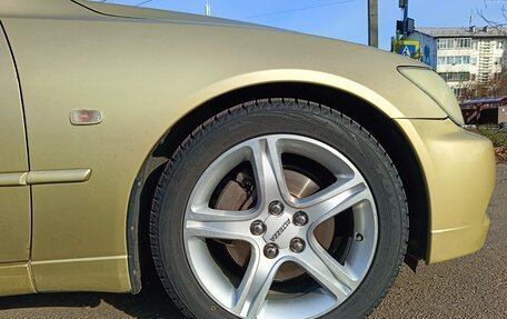 Toyota Altezza, 2002 год, 1 150 000 рублей, 18 фотография