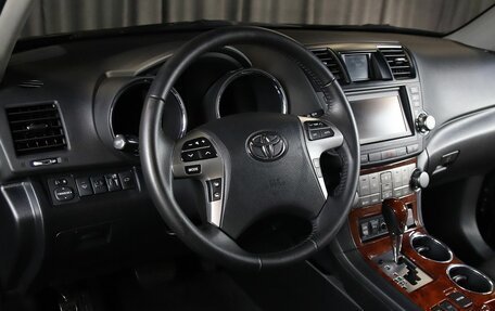 Toyota Highlander III, 2013 год, 1 899 000 рублей, 6 фотография