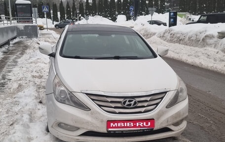 Hyundai Sonata VI, 2011 год, 950 000 рублей, 1 фотография