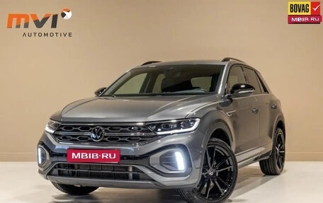 Volkswagen T-Roc I, 2022 год, 2 000 000 рублей, 1 фотография