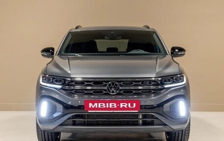 Volkswagen T-Roc I, 2022 год, 2 000 000 рублей, 2 фотография